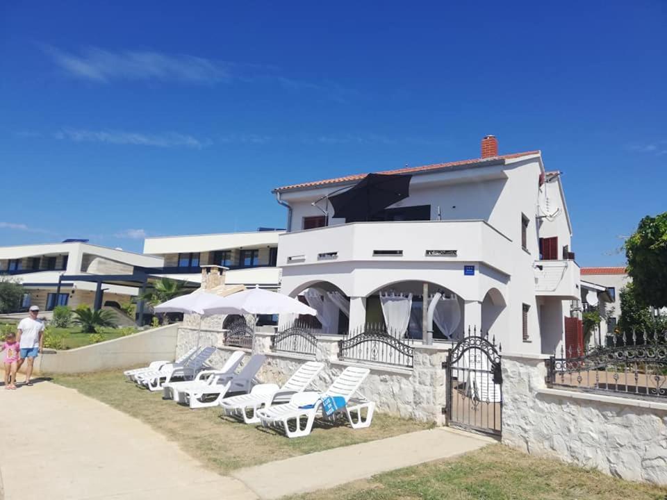 Apartments Hrestak Привлака Екстер'єр фото